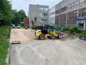 AUTOSTĀVVIETAS SEGUMA IZBŪVE SPILVES IELA 4. 500 M2