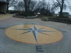 ORNAMENTU BRUĢĒŠANA. KOMPASS