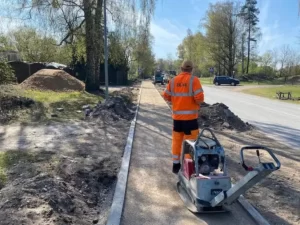 ASFALTĒTAS IETVES IZBŪVE LAPMEŽCIEMĀ. 1000M2