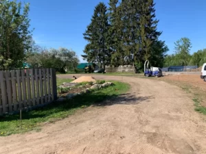 AUTO STĀVLAUKUMA UN PIEBRAUCAMĀ CEĻA IZBŪVE